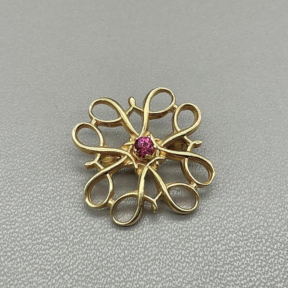 Avon Award Pin 1/10 10K Yellow Gold Ruby Pink Stone Openwork Floral Design